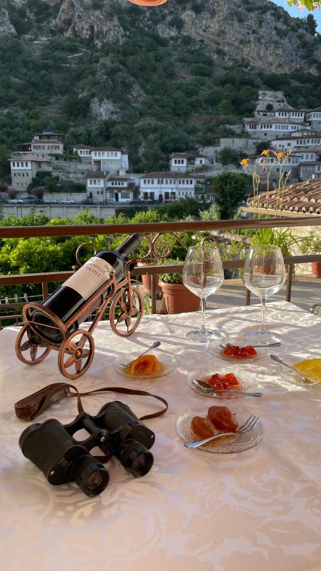 Meroli Guesthouse - Unesco Quarter Berat Exterior photo