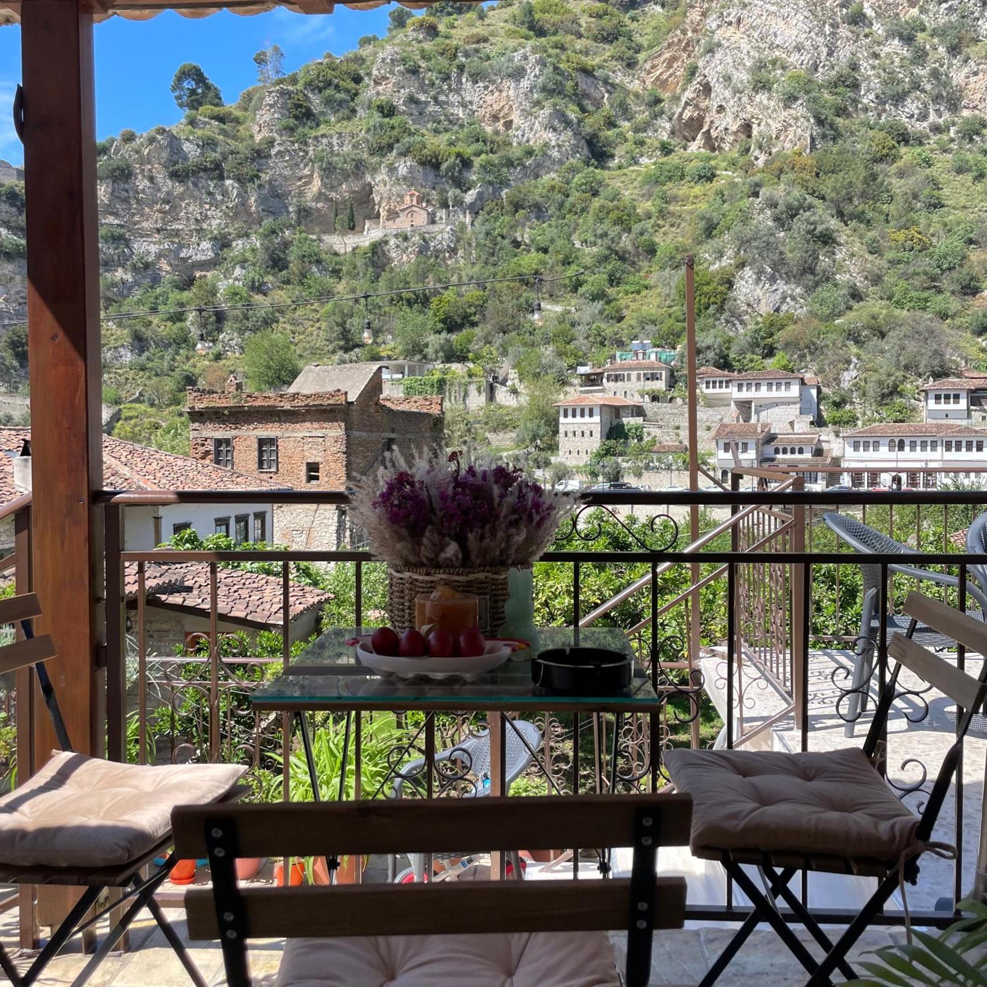 Meroli Guesthouse - Unesco Quarter Berat Exterior photo